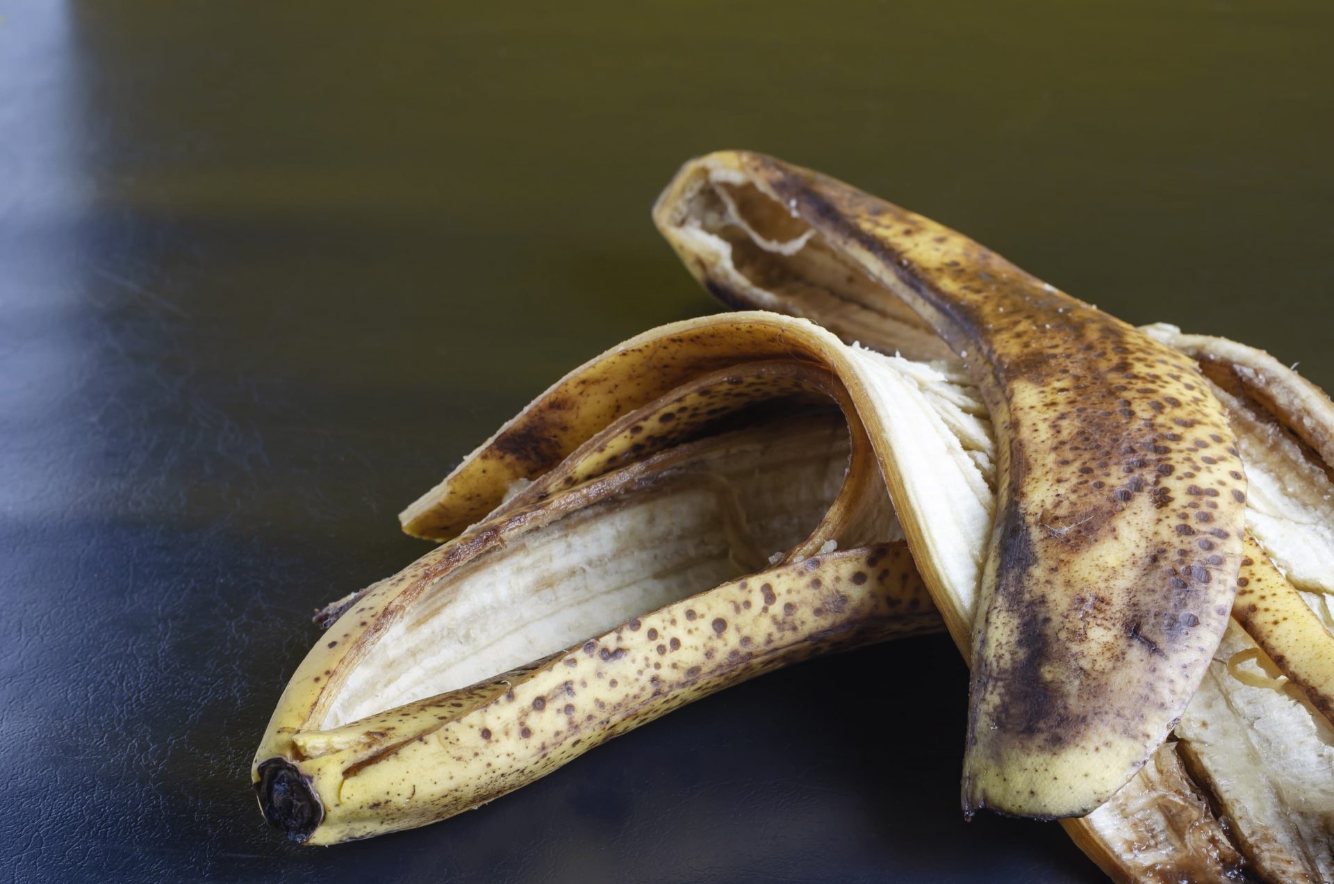 Ce thé à la peau de banane est le meilleur engrais rapide pour vos plantes Jardin de Grand Meres